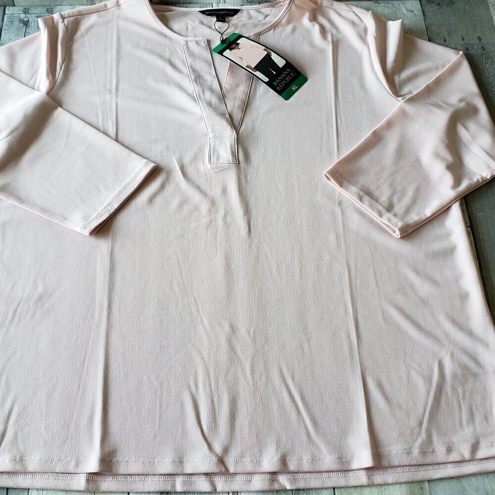 NWT - Banana Republic Ladies' Pink V-Neck Top – Size XL